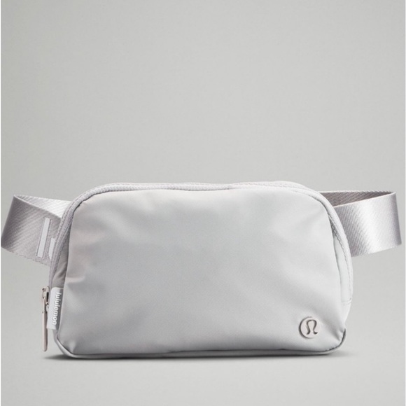 Lululemon Everywhere Belt Bag Silver Drop White Wordmark Crossbody Bag Nwt - Picture 2 of 5